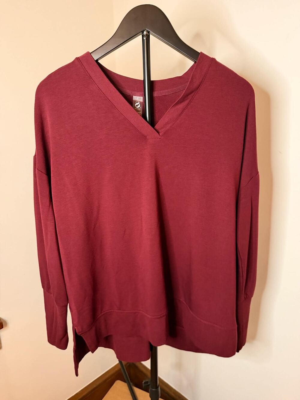 Lou & Grey Burgundy V Neck Pullover Sweatshirt Women’s S